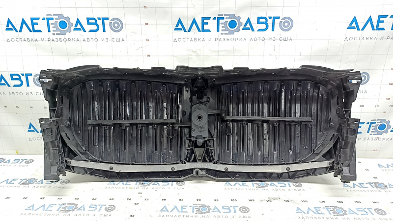 Решетка радиатора grill в сборе BMW X5 G05 19-25 с жалюзи дефлектором радиатора 3.0T с моторчиком, X-LINE, под камеру 360, хром, надломы, трещины, песок