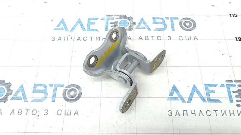 Петля двери нижняя передняя левая Toyota Sienna 21-26