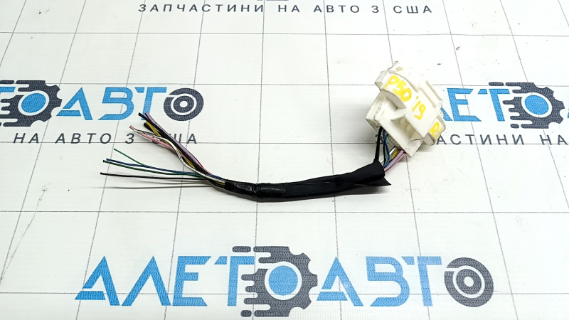 Фишка на проводку двери задняя левая Toyota Prius 50 16-22 10 пинов