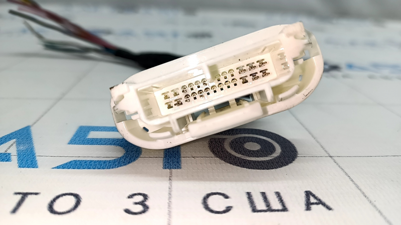 Фишка на проводку двери задняя левая Toyota Prius 50 16-22 10 пинов