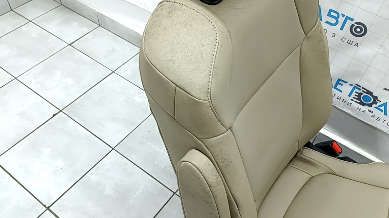 Задний ряд сидений 2 ряд правый Toyota Sienna 23-26 без Airbag, кожа бежевая под 7 мест, ржавое снизу, под химчистку