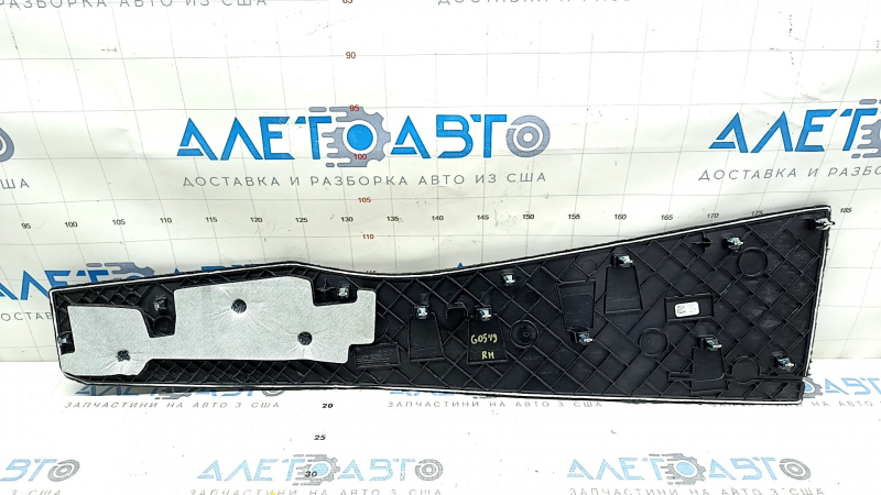 Боковая накладка центральной консоли для БМВ X5 G05 19-22, черная, без дефектов для комфортной замены.