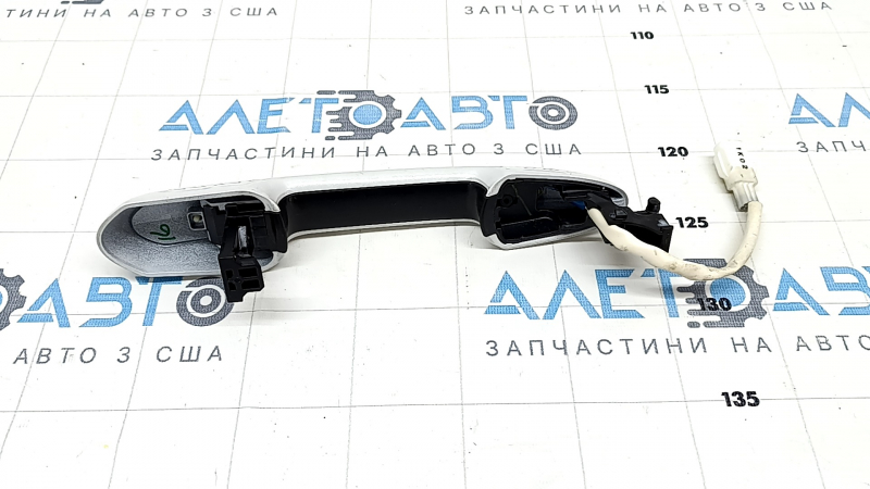 Ручка двери внешняя задняя левая Toyota Sienna 22-26 с кнопкой, с хром молдингом