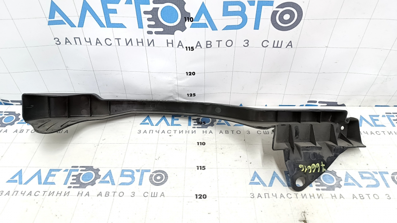 Накладка петли крышки багажника правая Lexus IS 14-20 черная, царапины