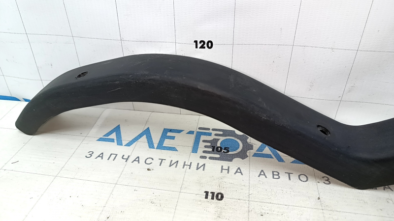 Накладка петли крышки багажника правая Lexus IS200 IS300 99-05 черная, царапины