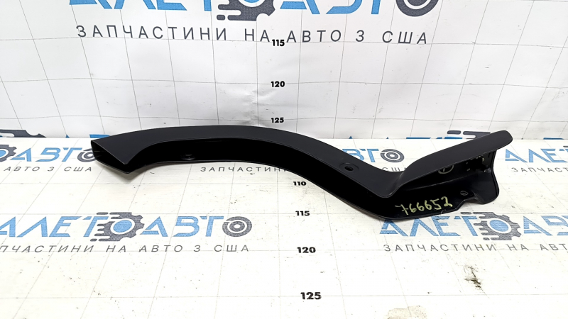 Накладка петли багажника левая Lexus LS460 LS600h 07-09 надломано крепление