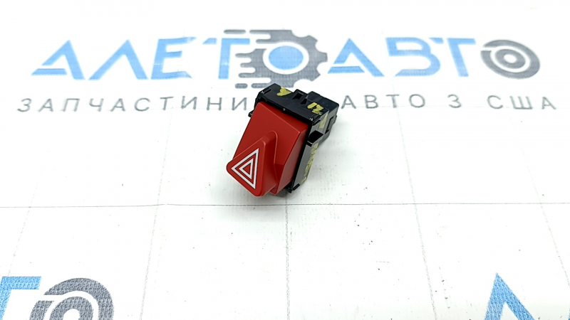 Кнопка аварийки Toyota Sienna 21-26