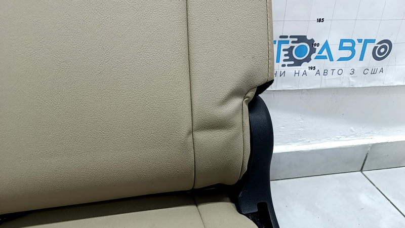 Задний ряд сидений правый 3 ряд Toyota Sienna 23-26 кожа бежевая, под химчистку, вмятина