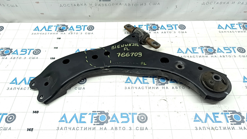 Рычаг нижний передний левый Toyota Sienna 21-26 примят
