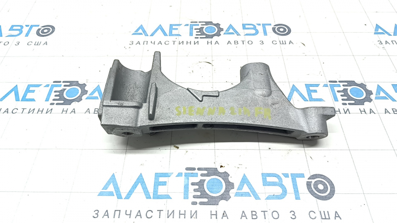 Кронштейн подушки двигателя правый Toyota Sienna 21-26