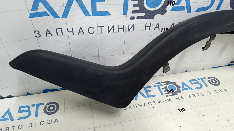 Накладка петли крышки багажника левая VW Passat b7 12-15 USA тип 1, царапины