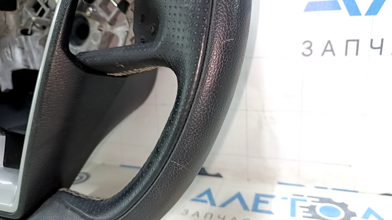 Руль голый Nissan Maxima A36 16-18 кожа черная, царапины