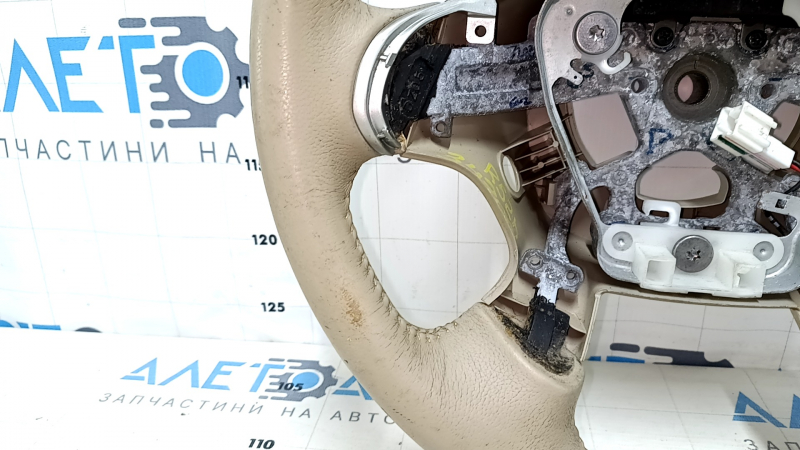 Руль голый Nissan Pathfinder 13-16 кожа бежевый, с подогревом, под химчистку, царапины, затерт