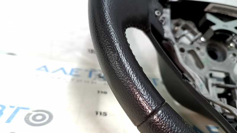 Руль голый Nissan Versa Note 13-19 кожа черная, царапины