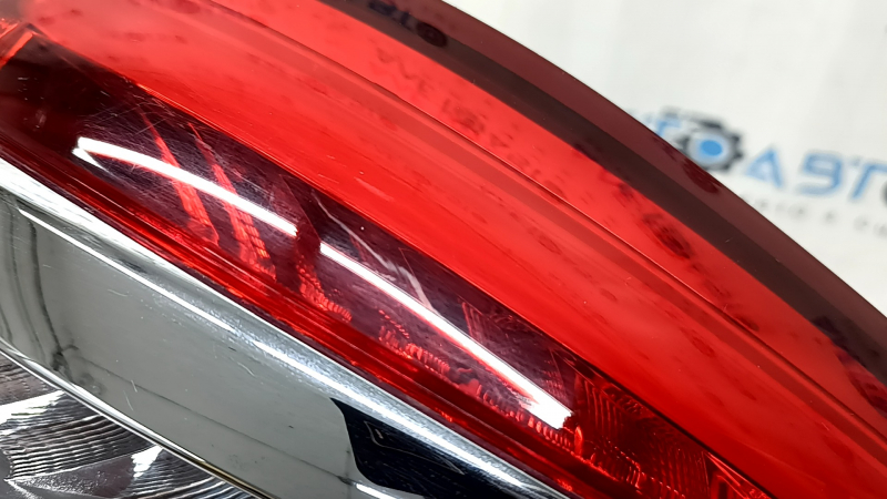 Фонарь внешний крыло правый Ford Fusion mk5 17-20 с хром молдингом, потерт