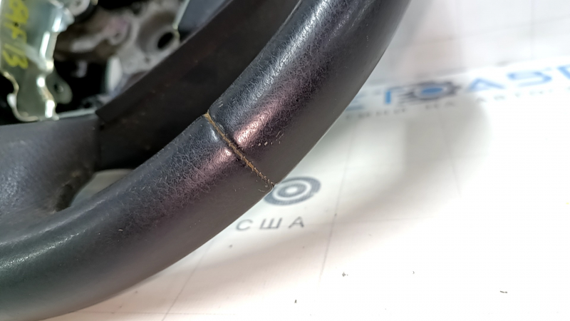 Руль голый Nissan Leaf 13-17 кожа черный с подогревом, трещины, затерт, царапины, под чистку