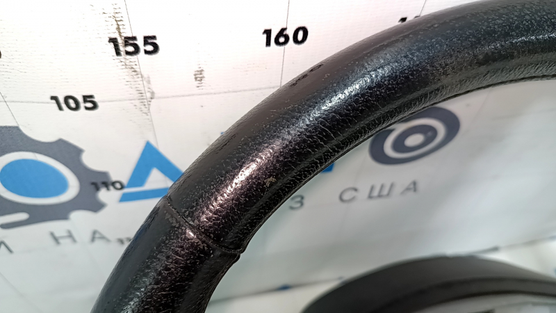 Вид с другого ракурса на рулевое колесо, Infiniti JX35/QX60 2013-2020, черное кожаное покрытие.
