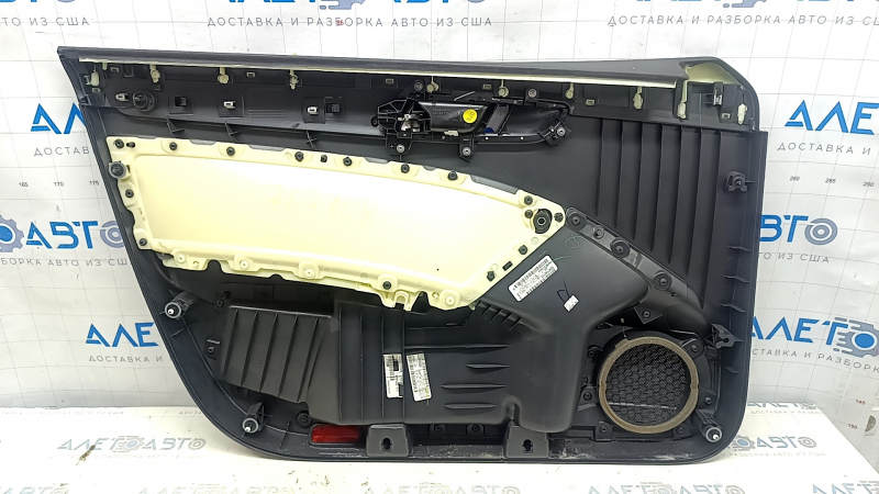 Обшивка двери карточка передняя правая VW Passat b8 16-19 USA черная с черной вставкой пластик, подлокотник кожа, молдинг черный структура, с ручкой, царапина, вмятина
