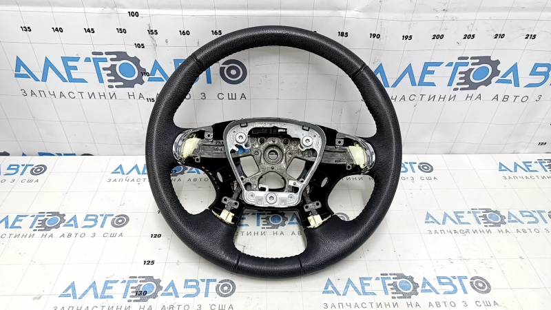 Рулевое колесо для Nissan Murano 2015-2024 с признаками износа.