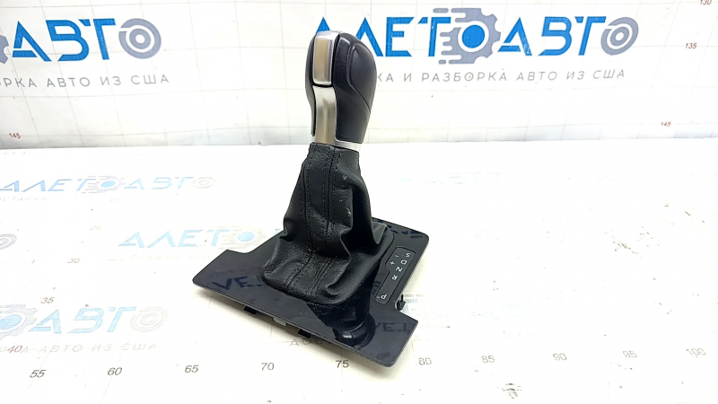Ручка КПП с накладкой шифтера VW Passat b8 16-18 USA кожа черная, глянцевая накладка, тип 2, потертости и царапины