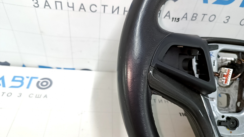Руль голый Chevrolet Volt 11-12 кожа, черный, с графит накладкой, без кнопок, потерта, царапины, тычки