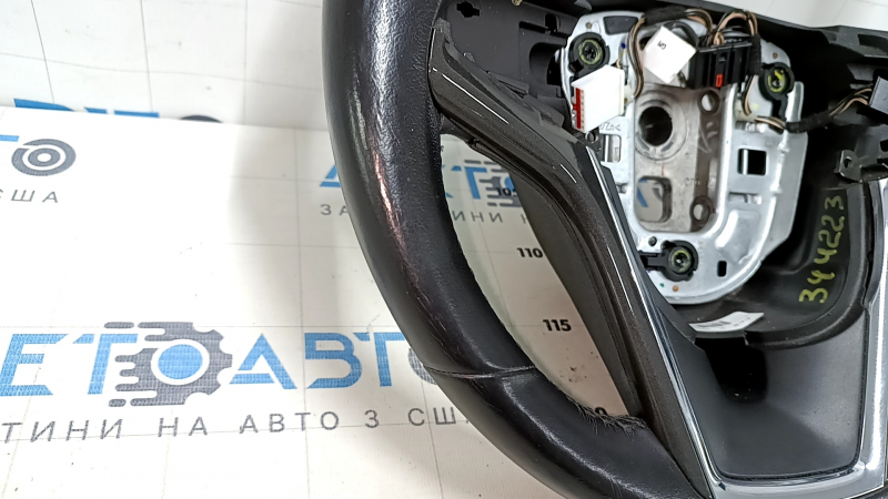 Руль голый Chevrolet Volt 11-12 кожа черный, с графит накладкой, без кнопок, трещины на коже, царапины