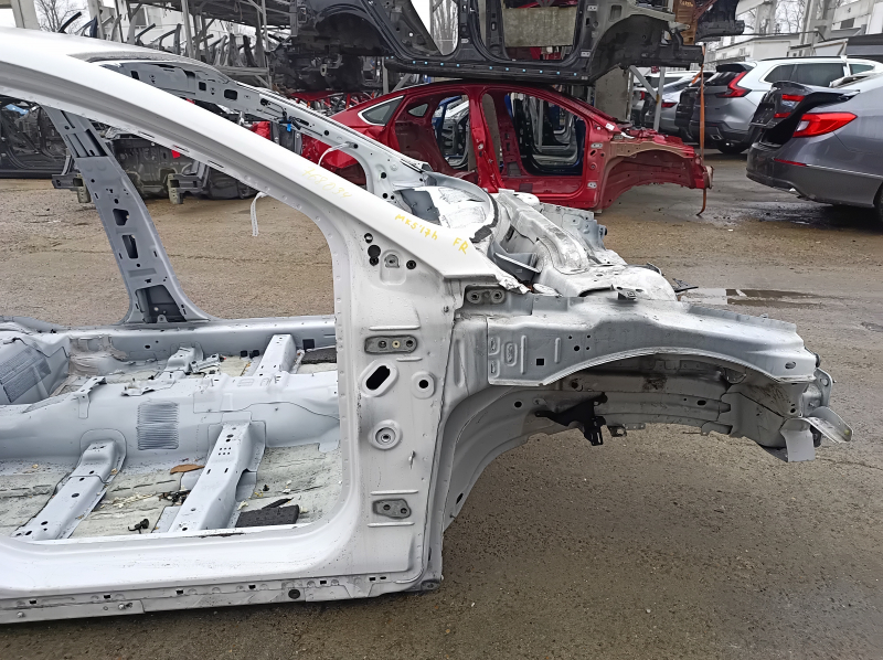 Четверть передняя правая кузова Ford Fusion 2013-2020, вид сбоку.