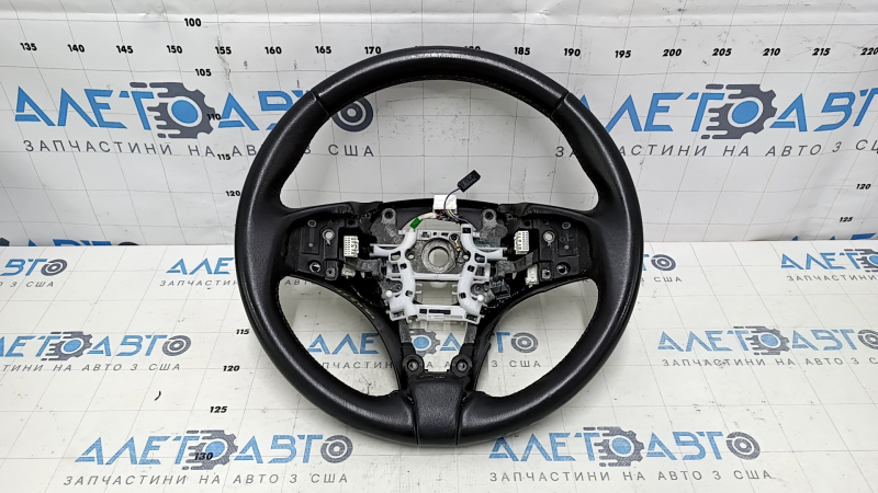 Рулевое колесо Acura MDX 2014-2020, вид сбоку с потертостями на коже.