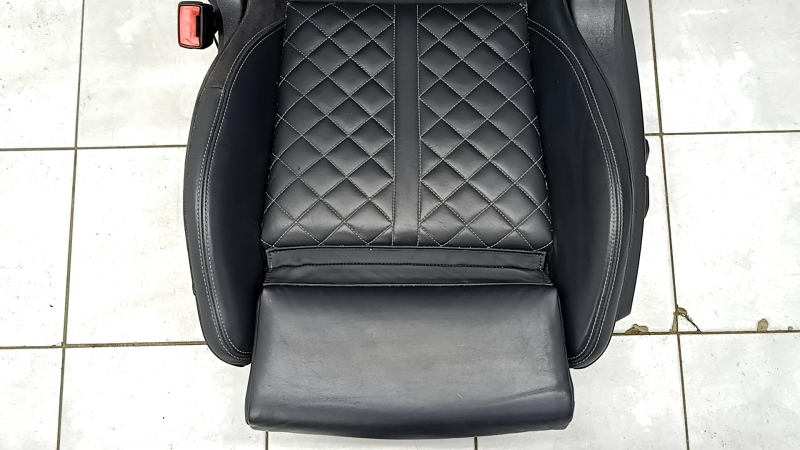 Водительское сидение Audi Q5 80A 18-20 с airbag, электрическое, подогрев, кожа черная с серой строчкой, Sport, S-Line, царапины