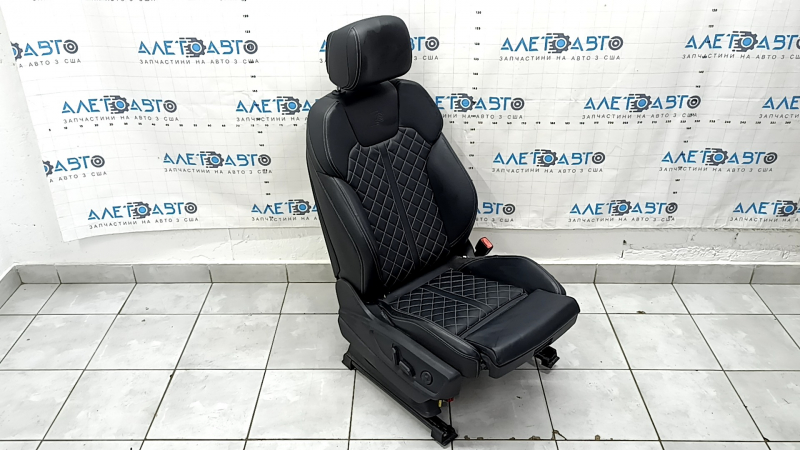 Пассажирское сидение Audi Q5 80A 18-20 с airbag, электрическое, подогрев, кожа черная с серой строчкой, Sport, S-Line, дефект кожи