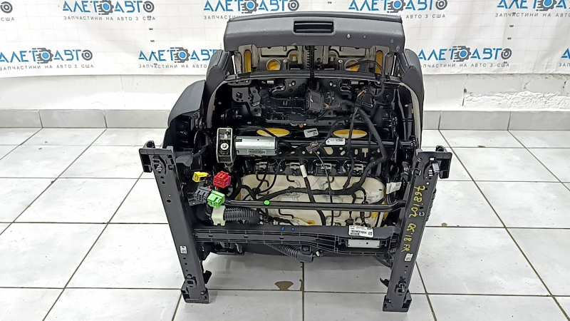 Пассажирское сидение Audi Q5 80A 18-20 с airbag, электрическое, подогрев, кожа черная с серой строчкой, Sport, S-Line, дефект кожи