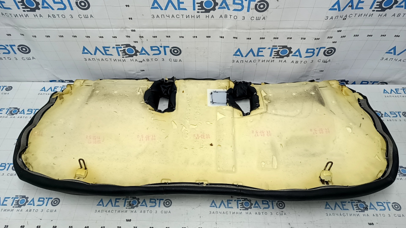 Вид на сиденье Infiniti QX30 2 ряда с минимальными царапинами, подходит для замены.