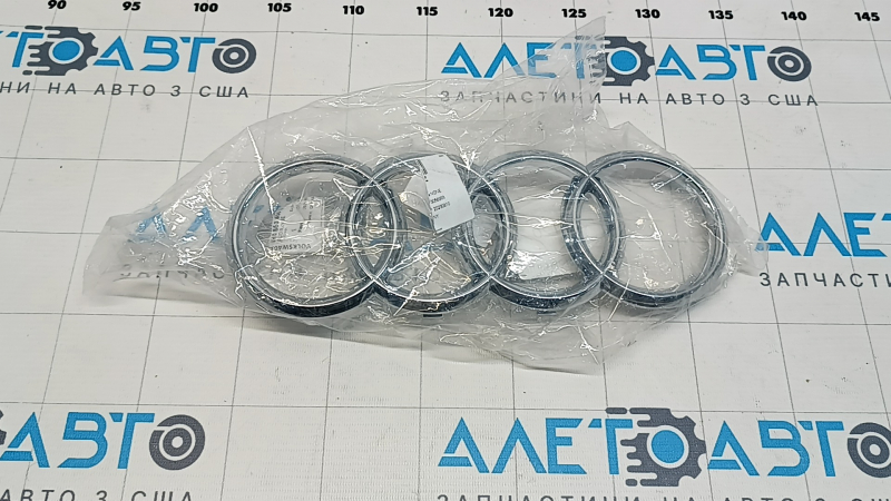 Эмблема значок решетки радиатора grill Audi A6 C7 12-15 дорест