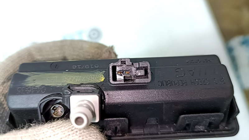 Кнопка открывания двери багажника Audi Q5 80A 18-25 с камерой под 360