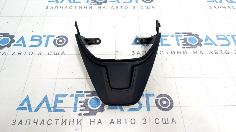 Нижняя накладка руля для Honda Civic 2016-2021, на фото видны царапины.