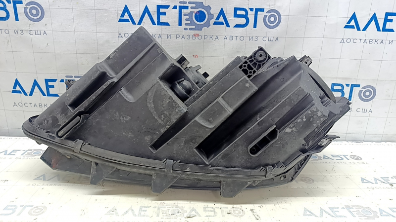 Фара передняя правая VW Passat b8 16-19 USA голая галоген, песок
