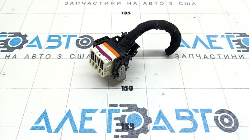 Фишка на блок ECU компьютер двигателя Audi Q5 80A 18 3.0T белая