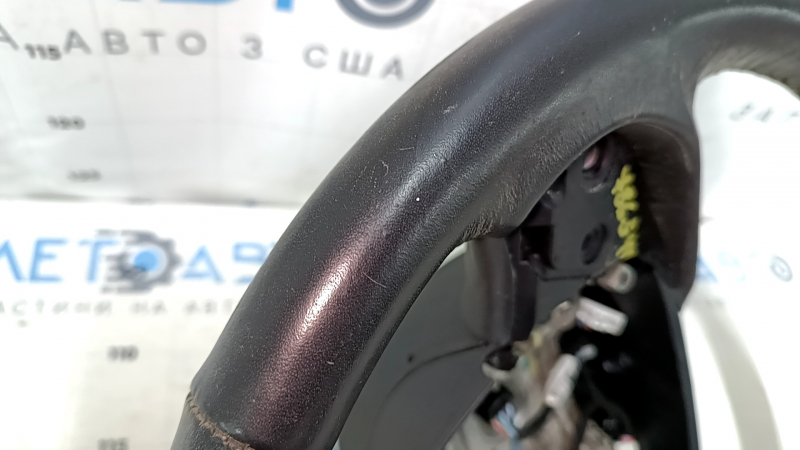 Руль голый Jeep Grand Cherokee WK2 14-21 кожа черная, с накладкой, царапины, тычки, под химчистку