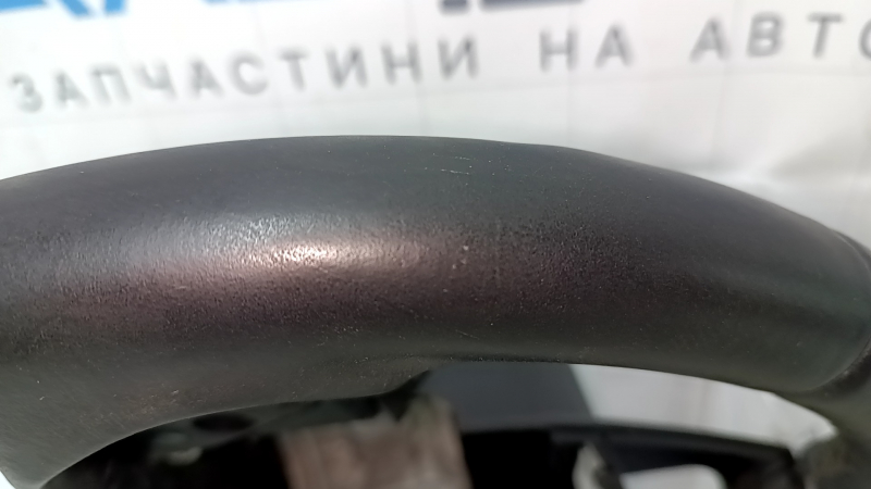 Руль голый Jeep Cherokee KL 14-21 кожа черная, без подогрева, с нижней накладкой, царапины