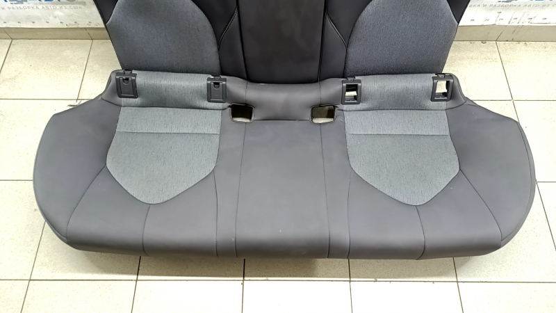 Общий вид заднего ряда сидений Toyota Camry 2018-2024