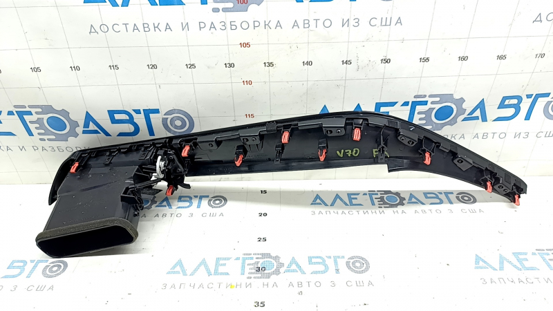 Общий вид накладки передней панели для Toyota Camry v70 2018-2024 с действующими крепежами и дефлектором.