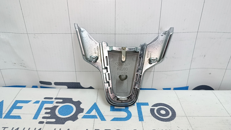 Накладка руля нижняя Chrysler 200 15-17 серая