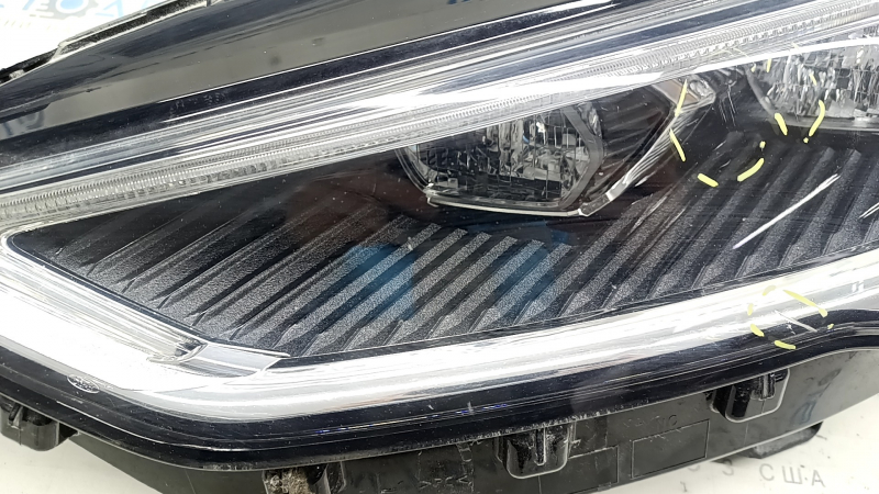 Фара передняя левая в сборе Ford Fusion mk5 17-20 LED, с DRL, с блоком, песок, царапины