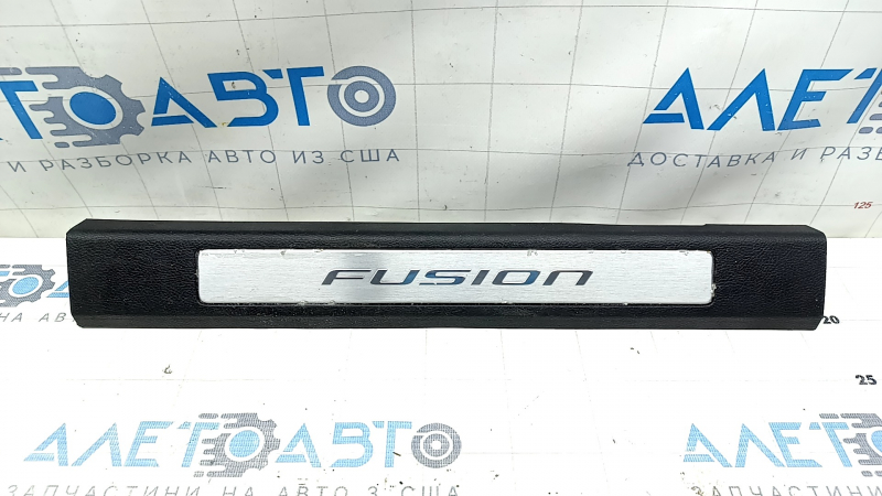 Накладка порога передняя левая Ford Fusion mk5 17-20 черная с хром вставкой, царапины, вздулся хром