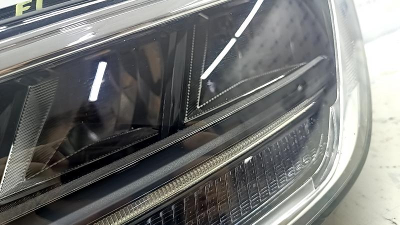 Фара передняя левая в сборе VW Tiguan 22-24 LED царапины, песок