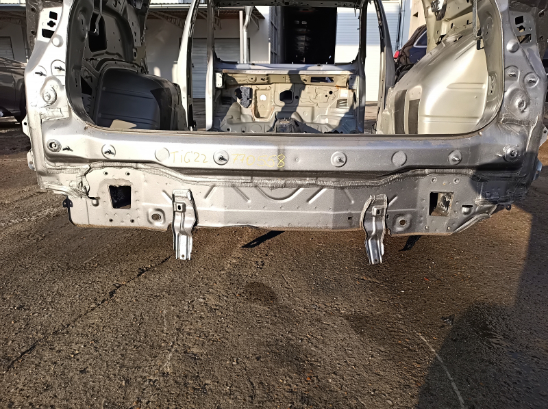 Задняя панель VW Tiguan 18-24 2 части, на кузове, серебро