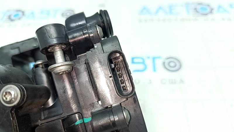 Термостат с корпусом в сборе VW Tiguan 18-24