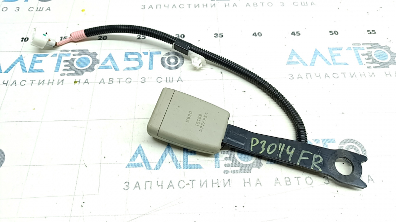 Защелка пассажирского ремня безопасности Toyota Prius 30 2010-2015, с проводом и без повреждений.