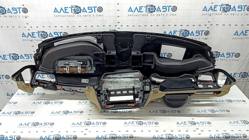 Торпедо передняя панель с AIRBAG BMW 5 F10 11-16 черно-бежевая, под проекцию, ржавый пиропатрон, под химчистку
