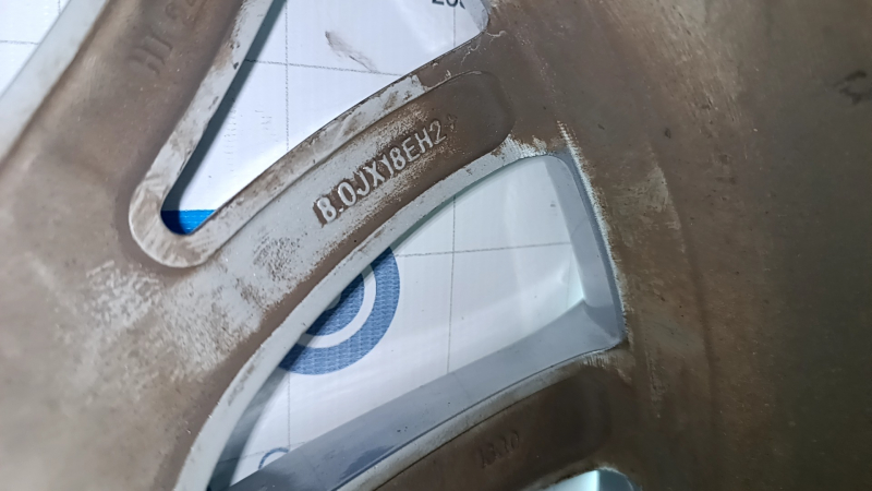 Диск с царапиной для BMW 5 F10, мелкие дефекты на поверхности.